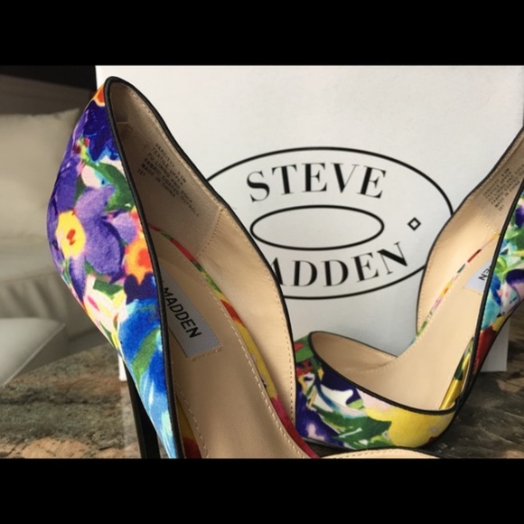 Steve Madden ‘Varcityy’ Pointed Toe Pump - Picture 5 of 8